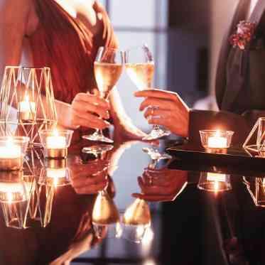 アールベルアンジェ奈良 挙式までのひとときをウェルカムスペースにてお待ちいただきます