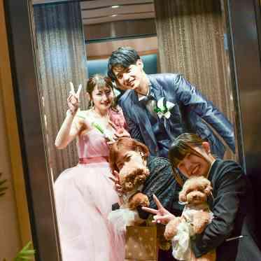 インフィニート　名古屋＜エルフラットグループ＞ 先輩カップル実例
大好きなペットと一緒にご結婚式
貸切だからこそエレベーターで♪