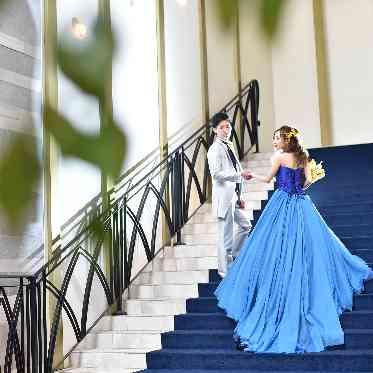 インフィニート 名古屋<エルフラットグループ> 大階段を使ってお気に入りの衣裳を華やかに記念に残すことができる