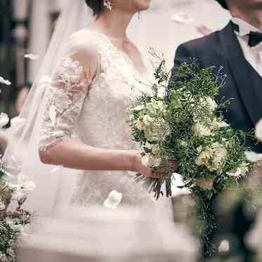 ラ・バンク・ド・ロア(横浜市指定有形文化財) 歓声と笑顔に満ちた祝福の退場シーン