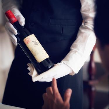 Fish Bank TOKYO (フィッシュバンクトーキョー) 2000本を超えるワインから、お料理に合わせて専属ソムリエがワインをセレクト