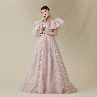 Fish Bank TOKYO (フィッシュバンクトーキョー) 上品なピンクのトーンが、甘すぎず大人可愛い花嫁姿に。