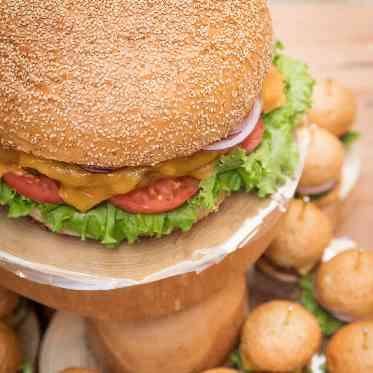 Things Aoyama Organic Garden. dth 巨大ハンバーガー演出