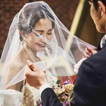 ノートルダム横浜みなとみらい/FIVESTAR WEDDING レンガの温もりがあたたかさを感じるセレモニーに。