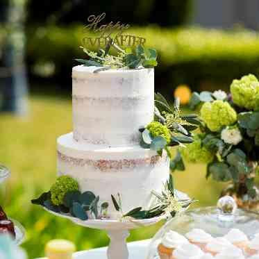 専用のパテシエがいるからおふたりのお好みに合わせてオリジナルケーキも可能です。