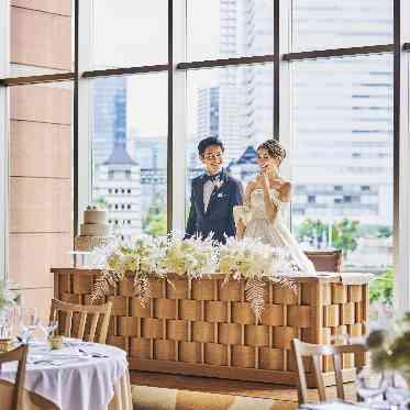 ノートルダム横浜みなとみらい/FIVESTAR WEDDING パーティではお二人のメイン席の背景が絶景に!