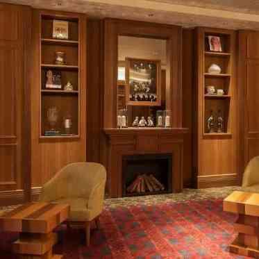 温かみのあるホワイエ