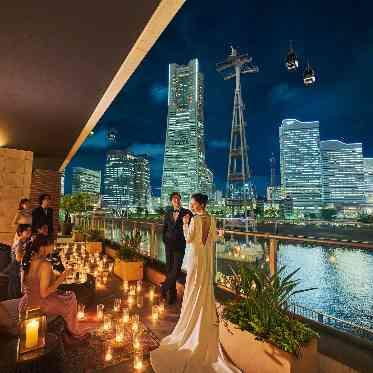 ノートルダム横浜みなとみらい/FIVESTAR WEDDING 夕景での挙式も人気