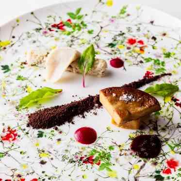 視覚からも食欲を感じる美しい盛り付け