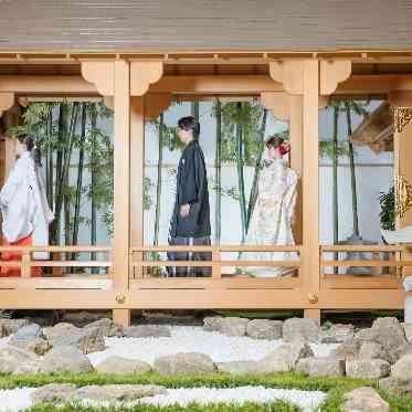 Socia21(ソシア21) 館内の本格的神殿には回廊も備わる