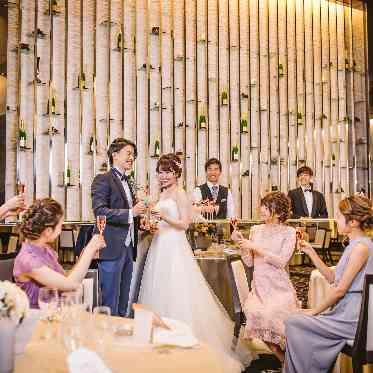 会場内にはバーカウンターも設置♪