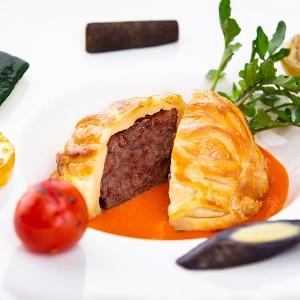 旬の食材を使いソースも手作りでじっくり仕上げる