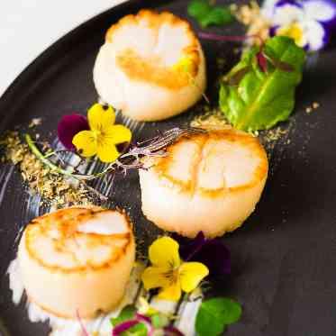 指帆亭 Shihantei Pine Tree Resort 旬に合わせて移り変わるメニューがふたりとゲストを愉しませてくれる