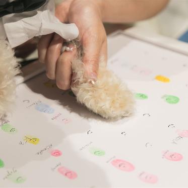 LAZOR GARDEN NAGOYA(ラソール ガーデン 名古屋) 結婚証明書に愛犬の肉球スタンプを。