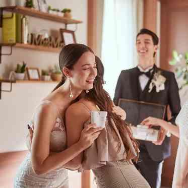 ラグナヴェール スカイテラス/エスクリウェディング 大好きな友人からの祝福に胸がいっぱいになる瞬間