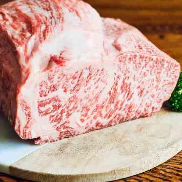 埼玉のブランド牛「武州和牛」を使用。きめ細かい肉感で上質な味わいをご提供。