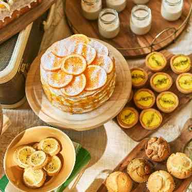 カラフルなデザートをそろえ、ゲストをもてなそう