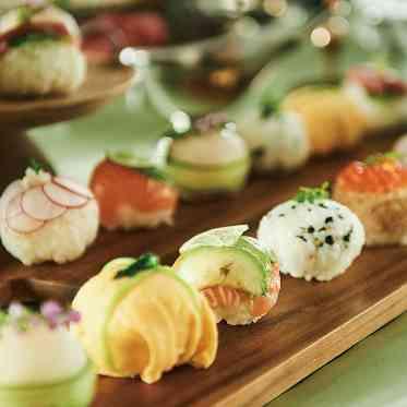 一口サイズが可愛らしい“手毬寿司ビュッフェ”
