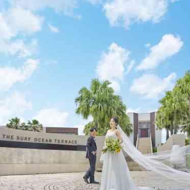 THE SURF OCEAN TERRACE(ザ サーフ オーシャン テラス) 迫力のあるチャペルと大階段はお写真映えもばっちりです♪