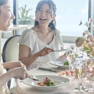 THE SURF OCEAN TERRACE(ザ サーフ オーシャン テラス) 美しい景色と美味しいお料理をゲストにおもてなし