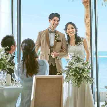 THE SURF OCEAN TERRACE(ザ サーフ オーシャン テラス) テラスからの入場は人気の演出