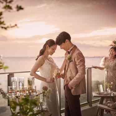 THE SURF OCEAN TERRACE(ザ サーフ オーシャン テラス) テラスに広がる水平線と夕陽がつくる、映画のようなワンシーン