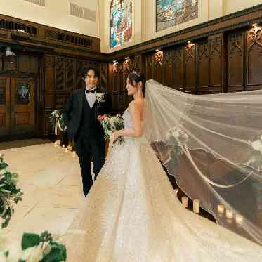 アルカーサル迎賓館 川越 美しく壮大なステンドグラスから降り注ぐ七色の光のなかで