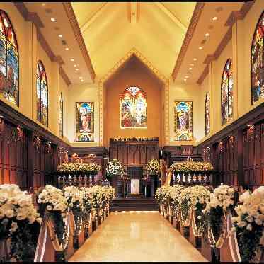 アルカーサル迎賓館 川越 天井高12.5m、バージンロード10mの規模を有するチャペル