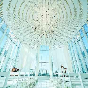 アヴァンセ リアン 大阪 1122本(いいふうふ)のシャンデリアが優しく祝福