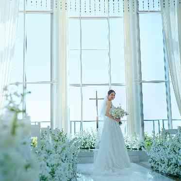 アヴァンセ リアン 大阪 チャペル祭壇前新婦様