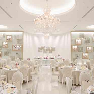 アヴァンセ リアン 大阪 ショウウィンドウの中で結婚式を行っているようなお洒落空間