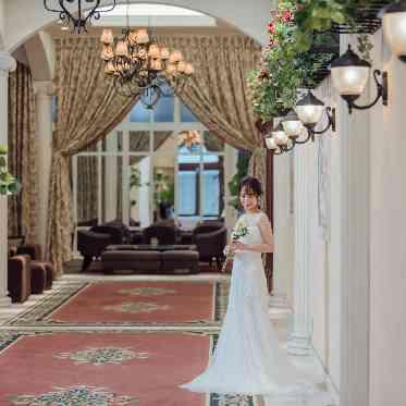 OSAKA St.BATH CHURCH(大阪セントバース教会) ロビーは前撮りでも人気の場所の一つ!