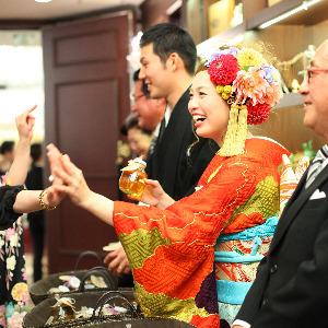 OSAKA St.BATH CHURCH(大阪セントバース教会) プチギフトと共にゲストのお見送り