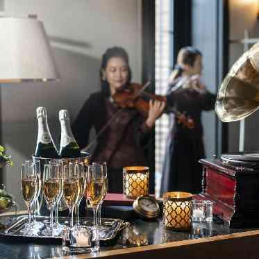 THE LANDMARK SQUARE OSAKA (ザ ランドマークスクエア オオサカ) JAZZの生演奏付で贅沢な時間を演出