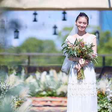 THE LANDMARK SQUARE OSAKA (ザ ランドマークスクエア オオサカ) 青空と緑に囲まれながらの挙式が叶う