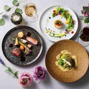 出来立ての料理やデザートをサーブできるオープンキッチンが併設