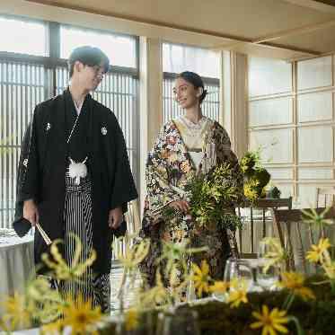 THE HIGASHIYAMA CLUB by HAPPO-EN（旧: 京都祝言 SHU:GEN  ） 自然光が柔らかくお二人を包み込み、和も洋も楽しめるスタイリッシュなバンケット。