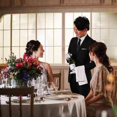 THE HIGASHIYAMA CLUB by HAPPO-EN(旧: 京都祝言 SHU:GEN  ) フルオープンキッチンから運ばれるできたてのお料理で、ゲストをおもてなし