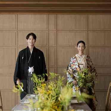 THE HIGASHIYAMA CLUB by HAPPO-EN（旧: 京都祝言 SHU:GEN  ） 自然光が柔らかくお二人を包み込み、和も洋も楽しめるスタイリッシュなバンケット。