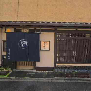地元京都で高い評価を受けるブランドの「祇園おくむら」と初めてのコラボした婚礼料理