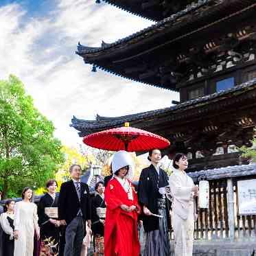 京都祝言 SHU:GEN 花嫁行列。思い出話や、最後の挨拶をしながら、感動の濃密なひとときを。