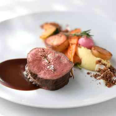 センティール・ラ・セゾン 岐阜 美味しいのはもちろん、目の前に運ばれてきた時にゲストの目が輝く盛り付けも魅力