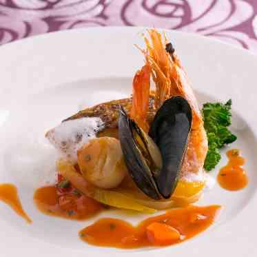 アルタビスタガーデン 天然真鯛と天使海老のパナッシェソース
クリュスタッセとヴェルモットの泡