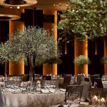 コンラッド東京 天井高を活かしたコーディネート