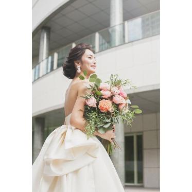 コンラッド東京 美しいブーケとともに、輝く花嫁