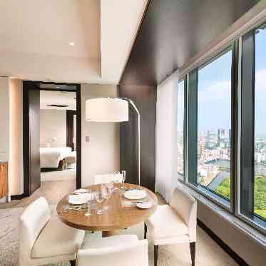 コンラッド東京 非日常のホテルステイで特別な一日を