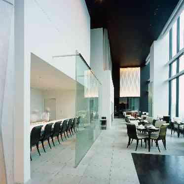 コンラッド東京 28F風花ではご結納会食も。眺望の良い個室でご両家の門出を祝福。