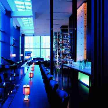 コンラッド東京 28Fバーラウンジでは季節のアフターヌーンティーが大人気。記念日に訪れる楽しみも