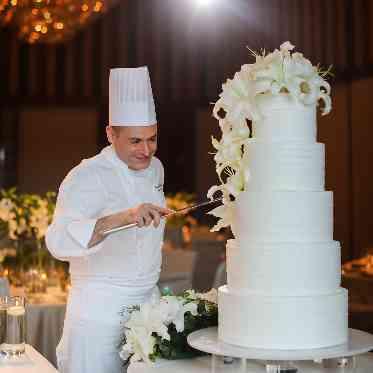 ザ・ペニンシュラ東京 ひとつひとつ丁寧にお作りするおふたりだけのウェディングケーキ。