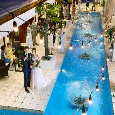 The Palm Garden(ザ・パームガーデン)<エルフラットグループ> 夜はライトアップされ幻想的な雰囲気に